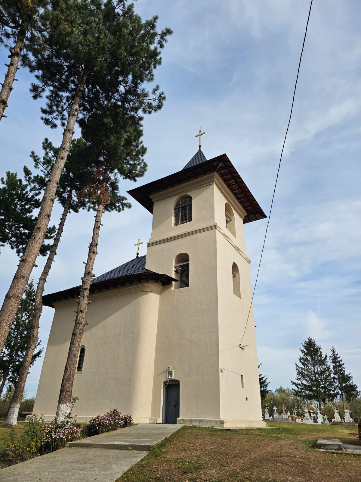Biserica - vedere exterioara