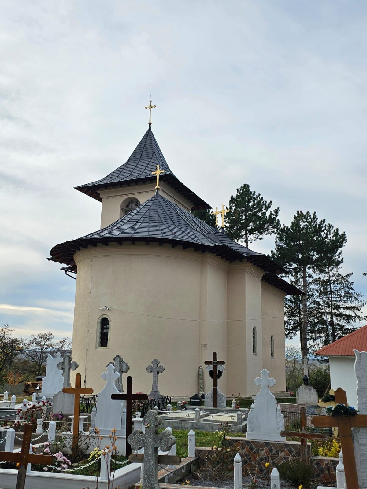 Biserica - vedere exterioara