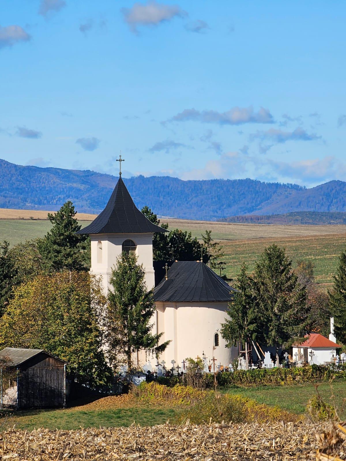 Biserica - vedere exterioara