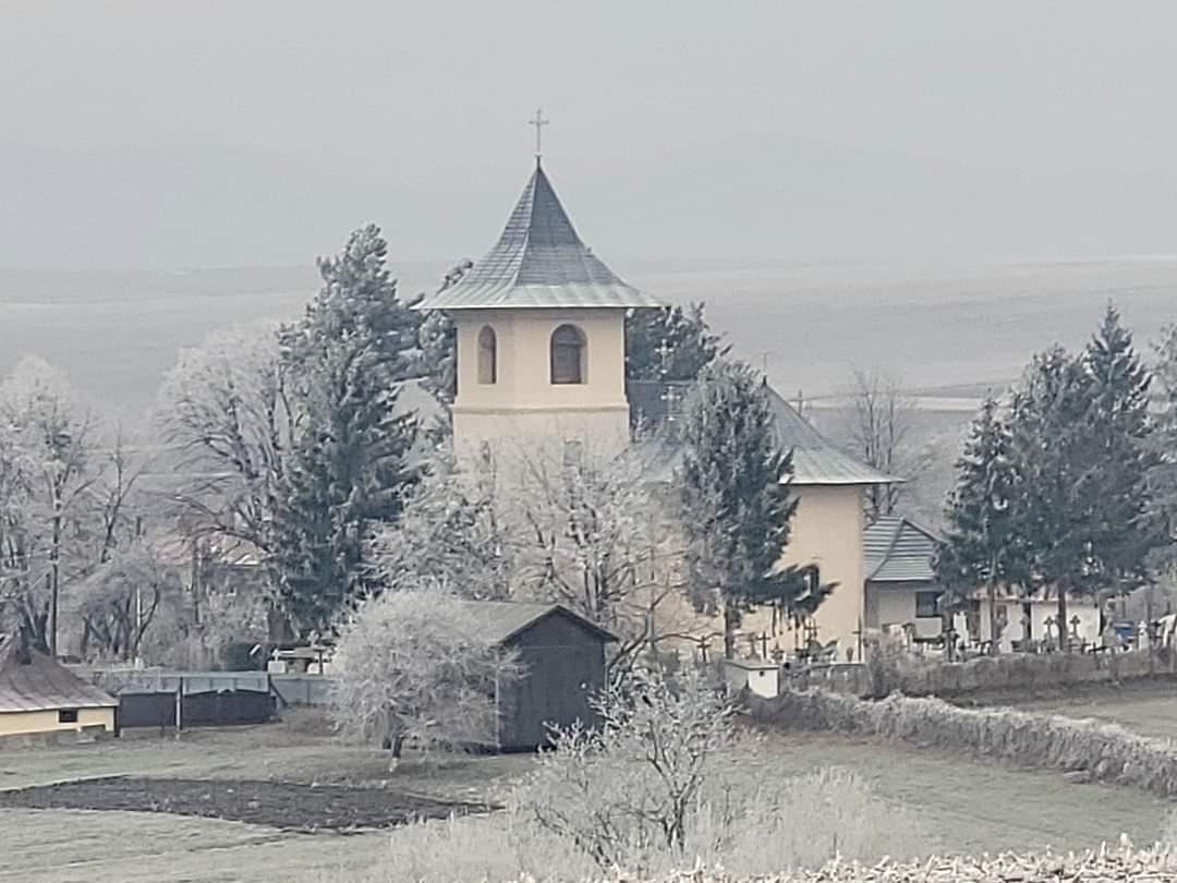 Biserica - vedere exterioara